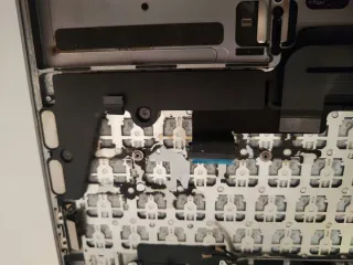 Despiece MacBook Pro 13 A2338