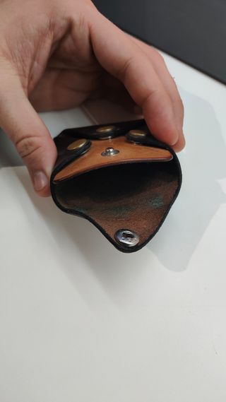 Portamonete in pelle artigianale