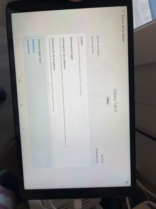 tablet Samsung Galaxy Tab A SM-T510 con cascos