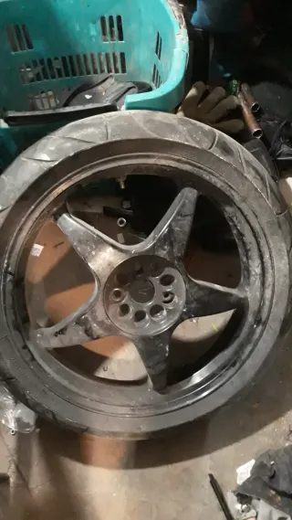 Horquilla Aprilia Delantera y rueda trasera