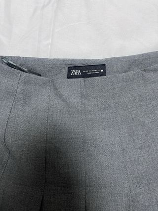 Falda Zara gris tablas Talla XS
