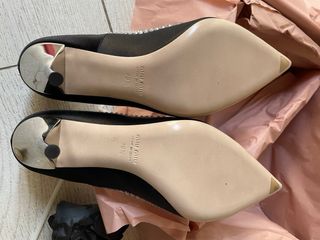 Décolleté Miu Miu raso nero con cristalli