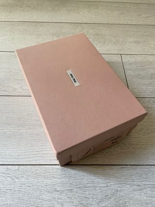 Décolleté Miu Miu raso nero con cristalli