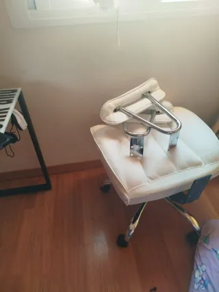 Silla de oficina ergonómica blanca