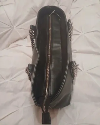 Borsa tote Bershka nera grande con catena