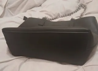 Borsa tote Bershka nera grande con catena