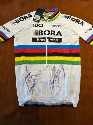 Maillot BORA 2017 Peter Sagan FIRMADO arcoiris