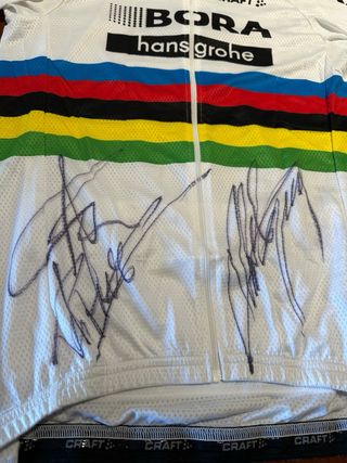 Maillot BORA 2017 Peter Sagan FIRMADO arcoiris