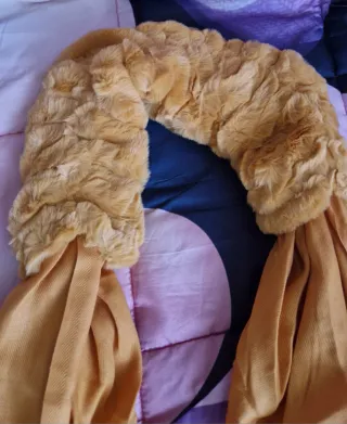 Sciarpa donna con pelliccia e pon pon