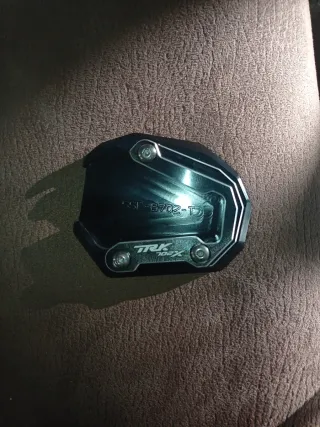 Extensión lateral para caballete moto TRK 702X