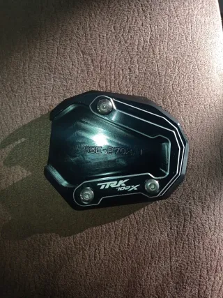 Extensión lateral para caballete moto TRK 702X