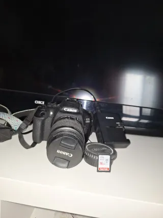 Camara canon eos 1300D