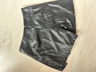 Falda efecto piel Stradivarius Talla 36