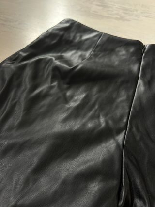 Falda efecto piel Stradivarius Talla 36