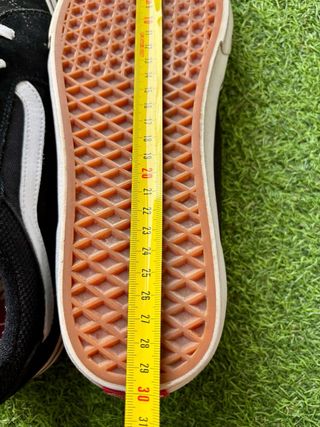 Zapatillas Vans Piel Negra T 46 cordones blancos