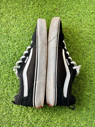 Zapatillas Vans Piel Negra T 46 cordones blancos