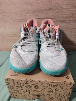 Zapatillas Baloncesto Adidas Talla 15 US ó 50 2/3