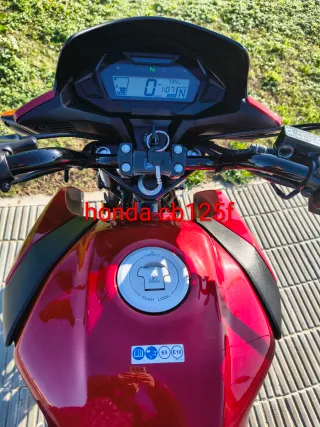 Honda CB125F Roja. !!!Solo 734 KL.))