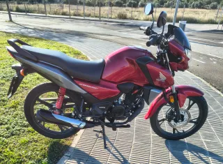 Honda CB125F Roja. !!!Solo 734 KL.))