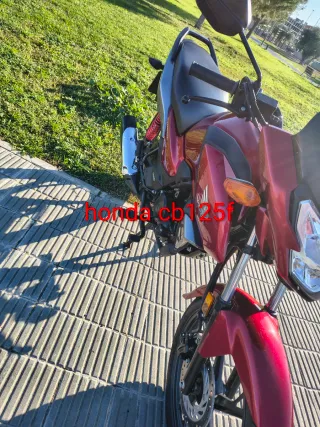 Honda CB125F Roja. !!!Solo 734 KL.))