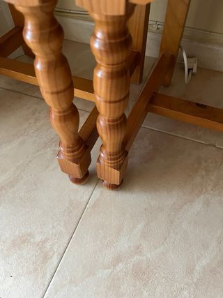 Juego de 4 sillas de pino. 20€ cada una. 4 x 75€