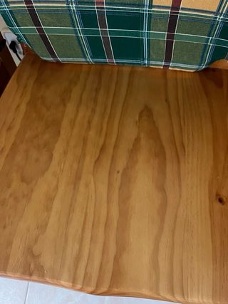 Juego de 4 sillas de pino. 20€ cada una. 4 x 75€