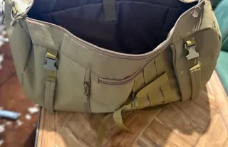 Mochila de montaña color caqui