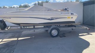 Barca de recreo Larson IKA