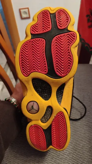 Air Jordan Retro. Negro/Amarillo Talla 42