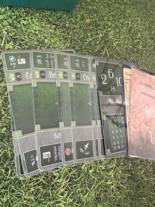 Gloomholdin Juego de Cartas