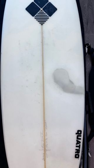 Tabla de surf QUATRO con funda