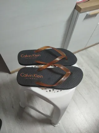 Sandalias Calvin Klein Negras y Naranja