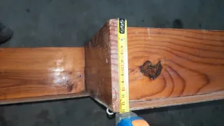 Estantería de madera marrón