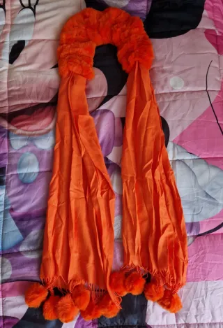 Sciarpa donna arancione con pompon