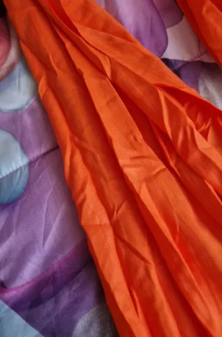 Sciarpa donna arancione con pompon