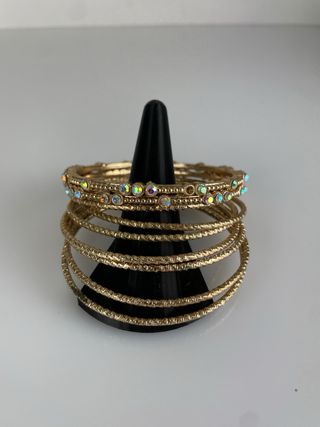 Serie 9 braccialetti dorati con inserti luminosi