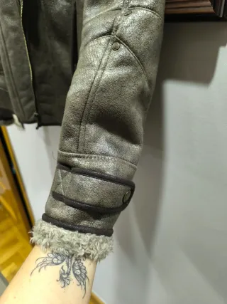 Cazadora chica marrón y gris