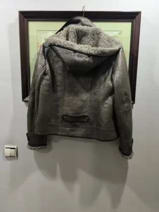 Cazadora chica marrón y gris