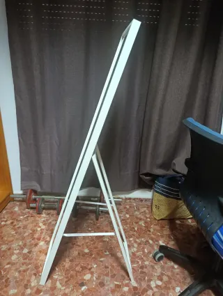 Espejo blanco rectangular con pie, color blanco ma