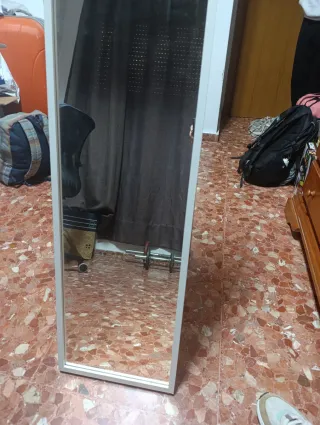 Espejo blanco rectangular con pie, color blanco ma