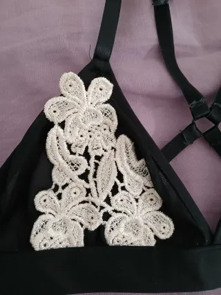 Sujetador Bershka Negro Encaje Cruzado