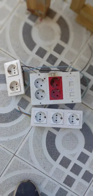 Regletas y enchufes varios