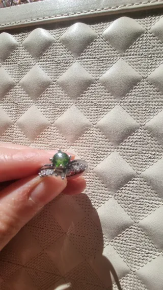 Anillo de plata de piedra natural omfacita