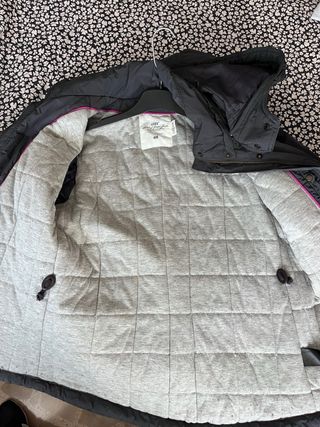 Anorak corto con capucha gris