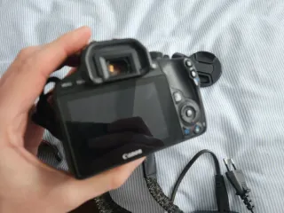 Cámara Canon 100D + Accesorios