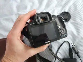 Cámara Canon 100D + Accesorios
