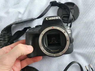 Cámara Canon 100D + Accesorios