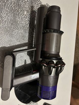 Cuerpo Aspirador Dyson V10 (botón rojo roto). Fun