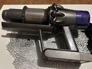 Cuerpo Aspirador Dyson V10 (botón rojo roto). Fun