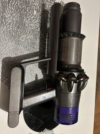 Cuerpo Aspirador Dyson V10 (botón rojo roto). Fun